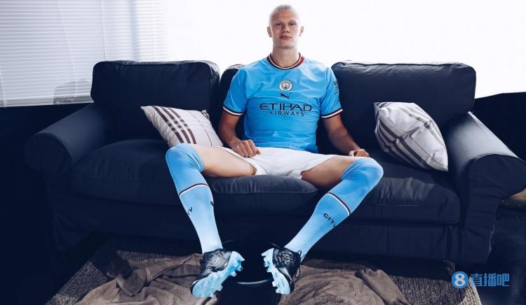 波媒：莱万与巴萨均未确定是否续约，将等到明年再做决定