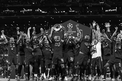 拜亚：C罗是所有人的榜样；大罗就像野兽各方面都远超常人（拜亚：C罗堪为众人楷模；大罗如猛兽般全方位超越常人）