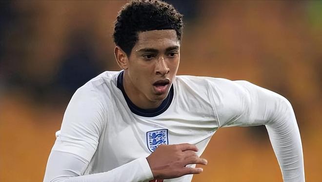 科莫vs萨索洛：尼科-帕斯、阿尔韦托-莫雷诺首发，马蒂奇、贝拉尔迪出战（科莫对阵萨索洛：尼科-帕斯与阿尔韦托-莫雷诺先发，马蒂奇、贝拉尔迪出战）