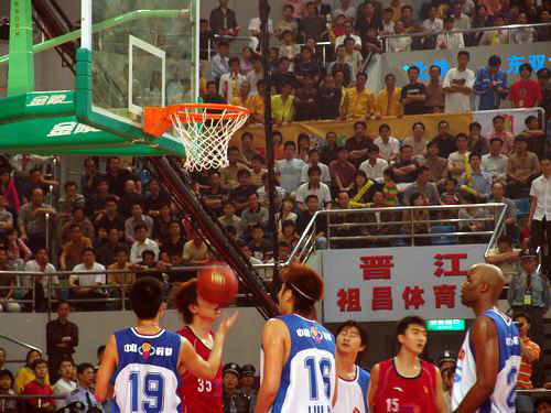 马绩效：年轻球员应以C罗为榜样，梅西是天才不需要过多训练（马绩效：年轻球员应向C罗看齐，梅西天赋卓绝无需过度训练）