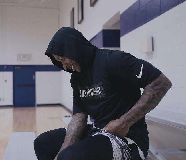 库里：没有追梦和霍福德，我们没有身高和体型优势限制戈贝尔（库里：缺少追梦与霍福德，球队身高体型不占优，难限制戈贝尔）